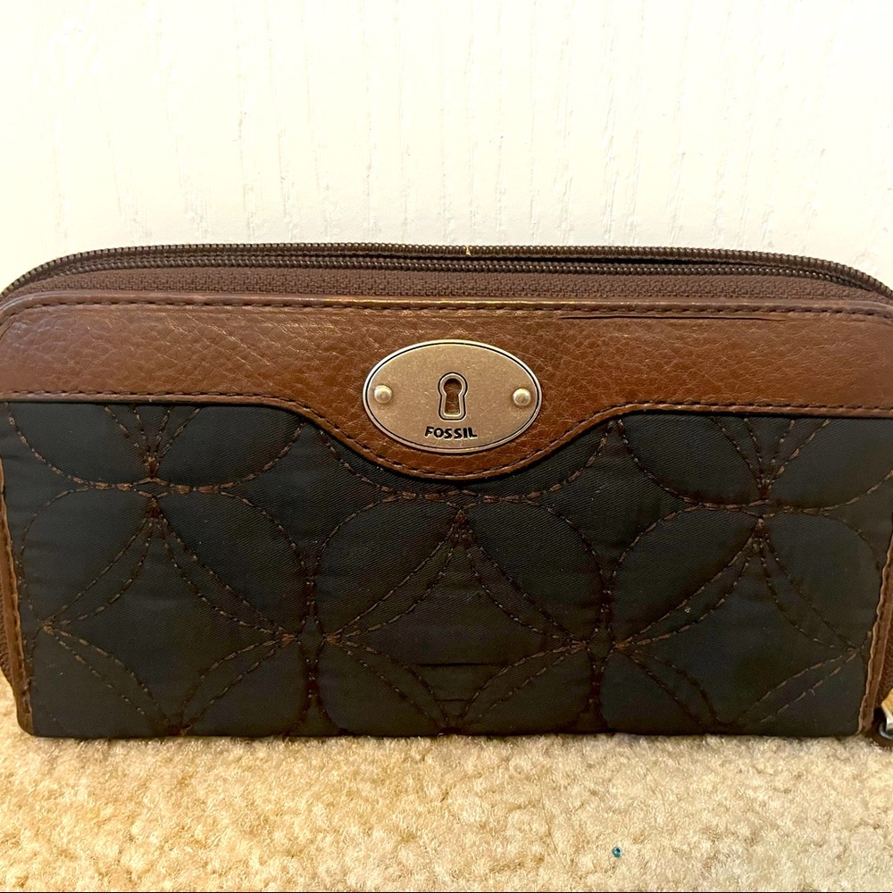 Fossil Clutch